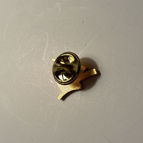 Vintage gold tone sailboat pin with wave - Picture 3 of 4